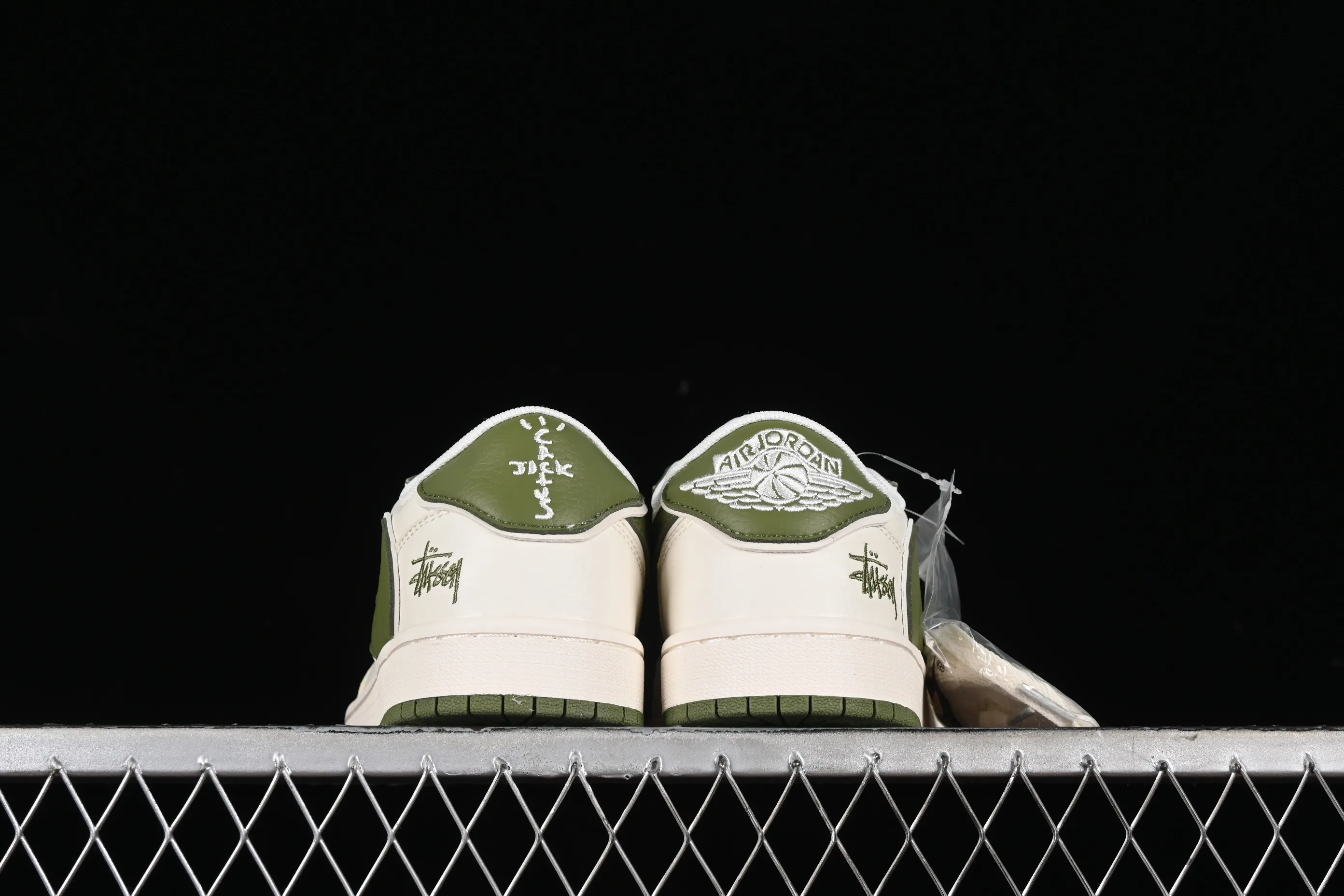 All Categories Air Jordan Jordan Series Basketball Shoes Air Jordan 1 Low High-end Customized Low-top Shoes Travis Scott x Fragment Design x Air Jordan 1 Low OG SP AJ1 Joe 1 Stussi Joint-Beige Army Green Low-top Cultural Casual Shoes DM6688-602